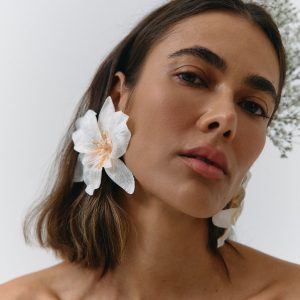 Veleña White Earrings